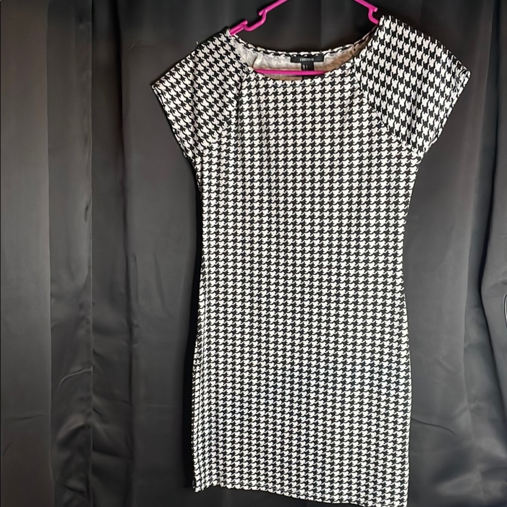 Forever 21 Black and White Sheath Mini Dress with Raglan Sleeves